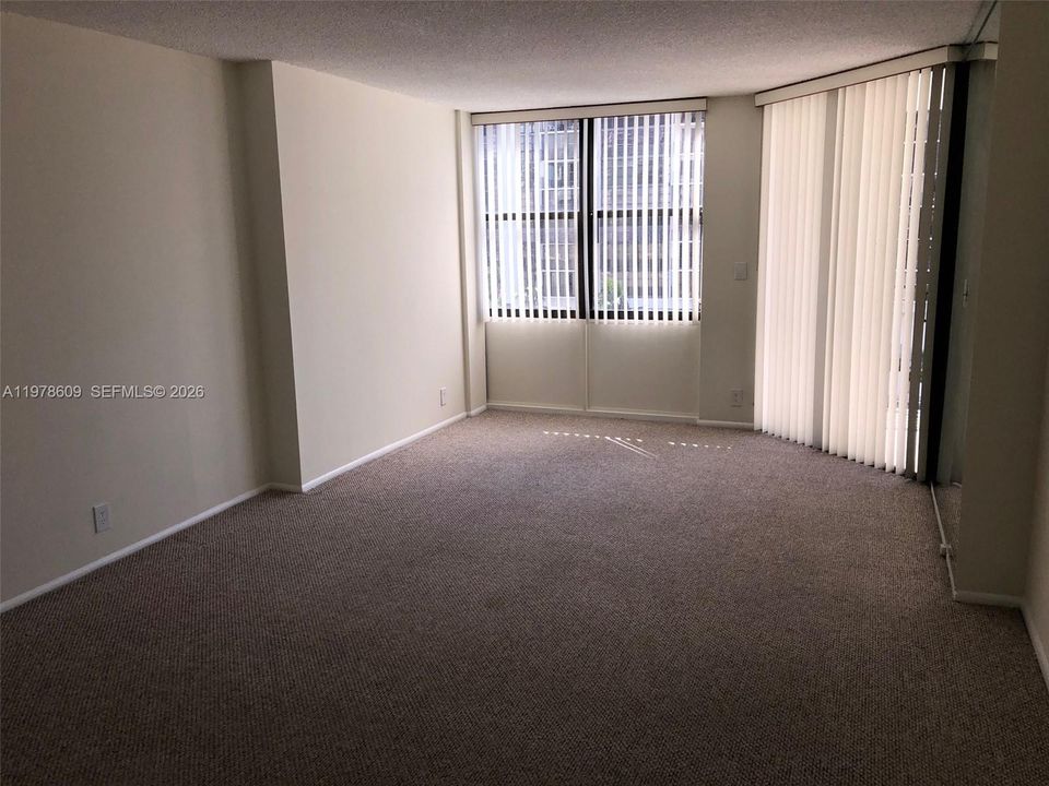 Recently Rented: $2,800 (1 beds, 1 baths, 868 Square Feet)