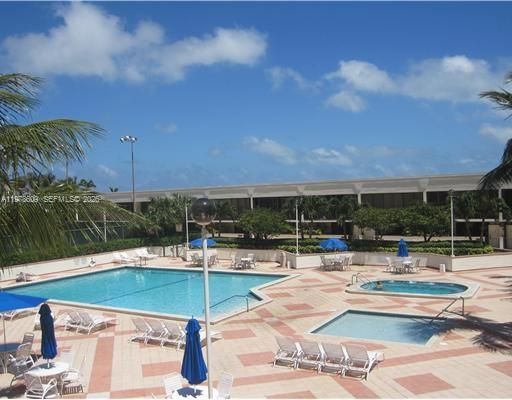 Recently Rented: $2,800 (1 beds, 1 baths, 868 Square Feet)