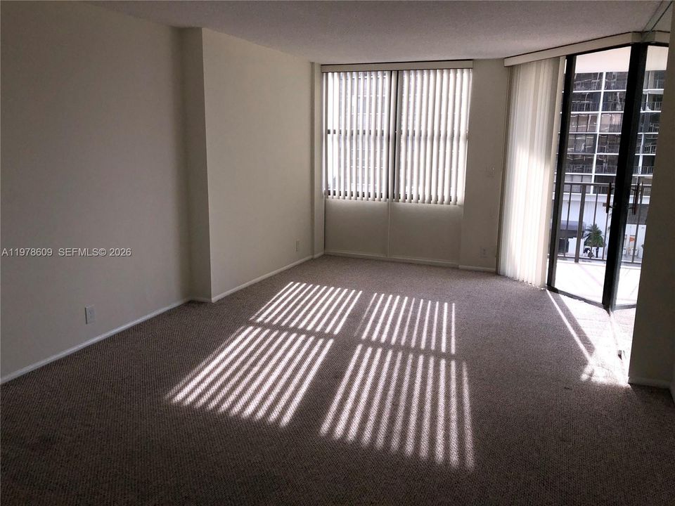 Recently Rented: $2,800 (1 beds, 1 baths, 868 Square Feet)