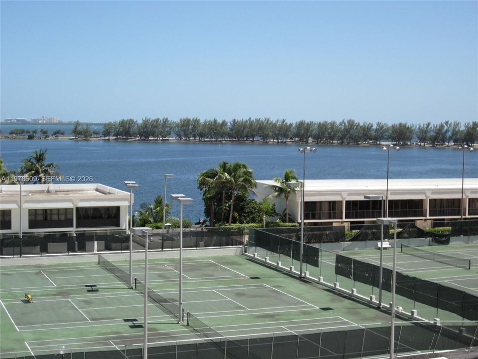 Recently Rented: $2,800 (1 beds, 1 baths, 868 Square Feet)