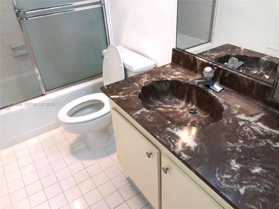 Recently Rented: $2,800 (1 beds, 1 baths, 868 Square Feet)