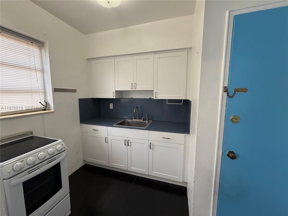 Active With Contract: $135,000 (1 beds, 1 baths, 500 Square Feet)