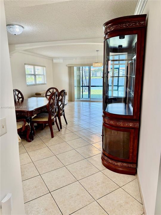 FOYER HALL FLOWS TO DINING & LIVING AREAS