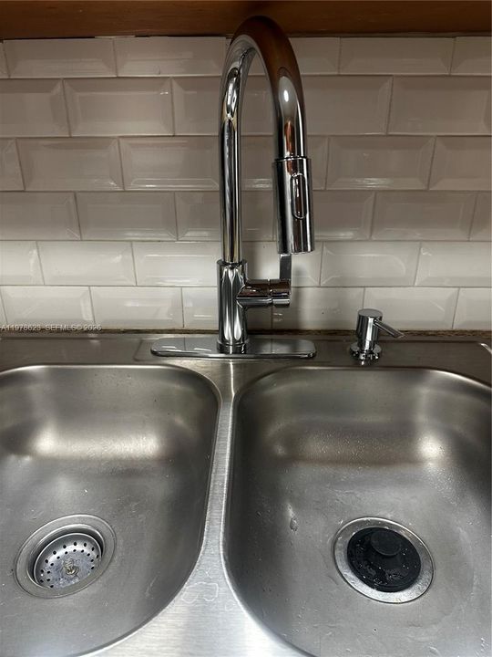 BRAND NEW 2 IN 1 FAUCET SPRAYER HOSE WITH SEPERATE MATCHING SOAP DISPENSER