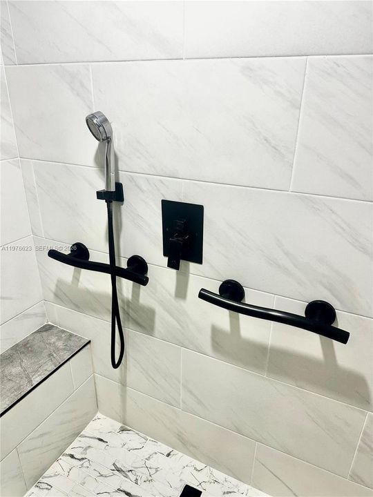BUILT IN SHOWER BENCH WITH EASY ACCESS HANDHELD SHOWER HEAD & DECORATIVE SAFETY HANDLES