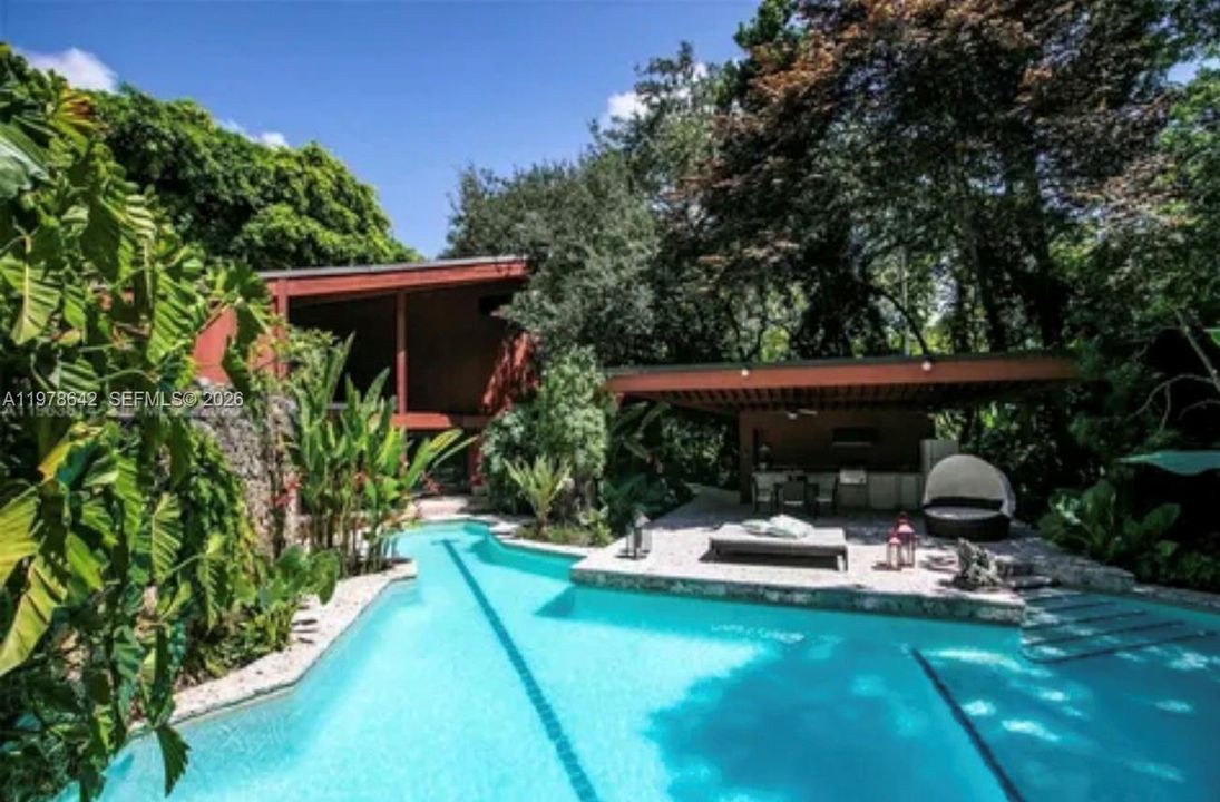 En Renta: $65,000 (3 camas, 3 baños, 5128 Pies cuadrados)