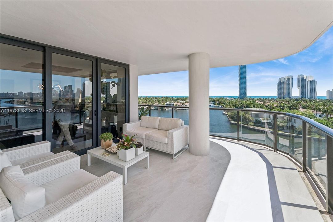 Active With Contract: $1,200,000 (2 beds, 2 baths, 1901 Square Feet)