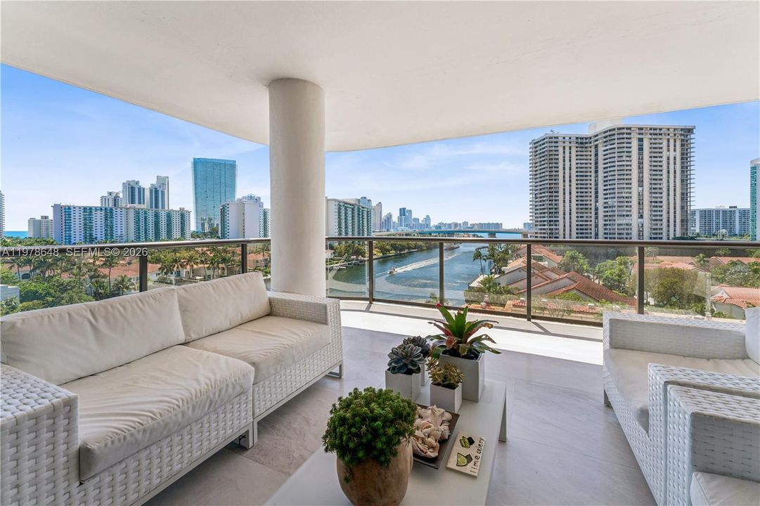 Active With Contract: $1,200,000 (2 beds, 2 baths, 1901 Square Feet)