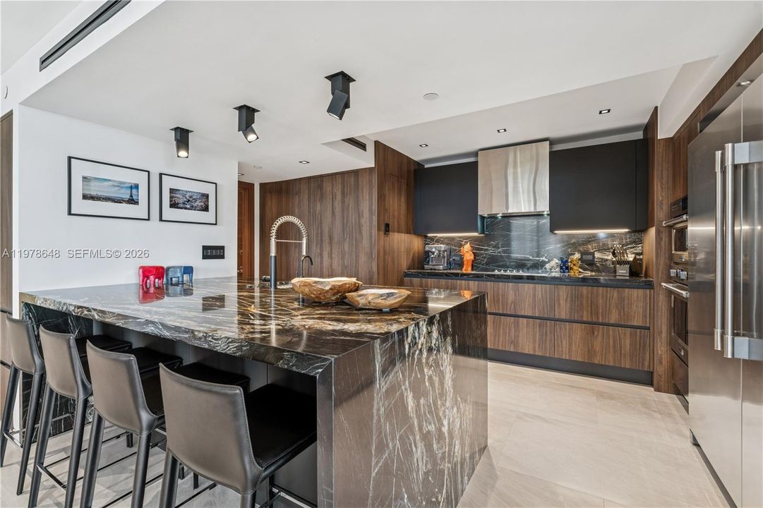 Active With Contract: $1,200,000 (2 beds, 2 baths, 1901 Square Feet)