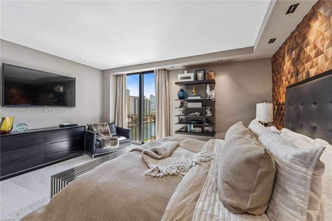 Active With Contract: $1,200,000 (2 beds, 2 baths, 1901 Square Feet)