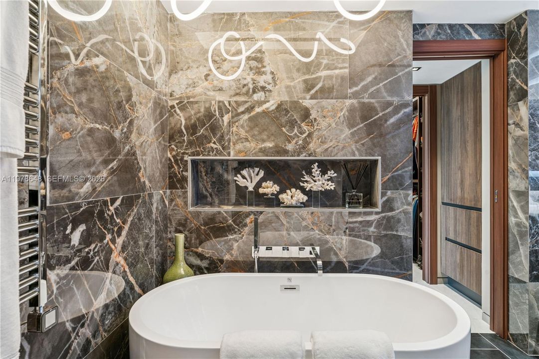 Active With Contract: $1,200,000 (2 beds, 2 baths, 1901 Square Feet)