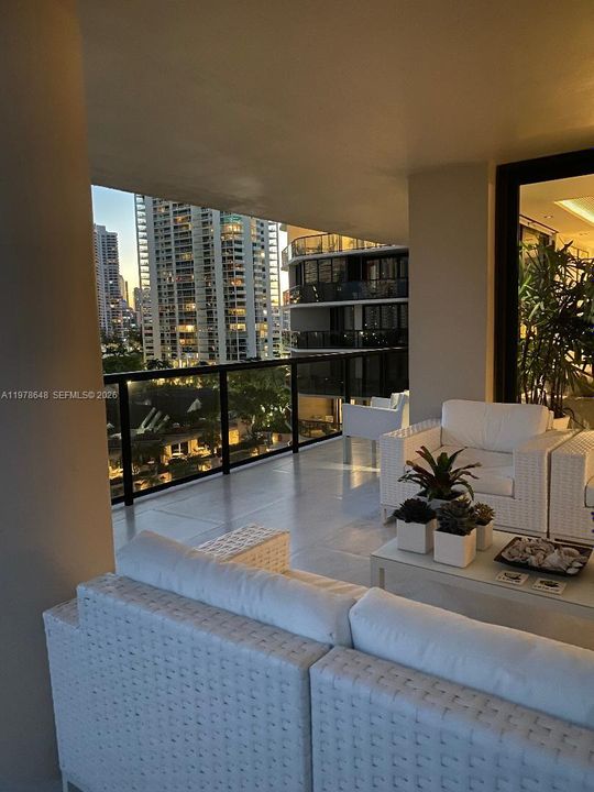 Active With Contract: $1,200,000 (2 beds, 2 baths, 1901 Square Feet)