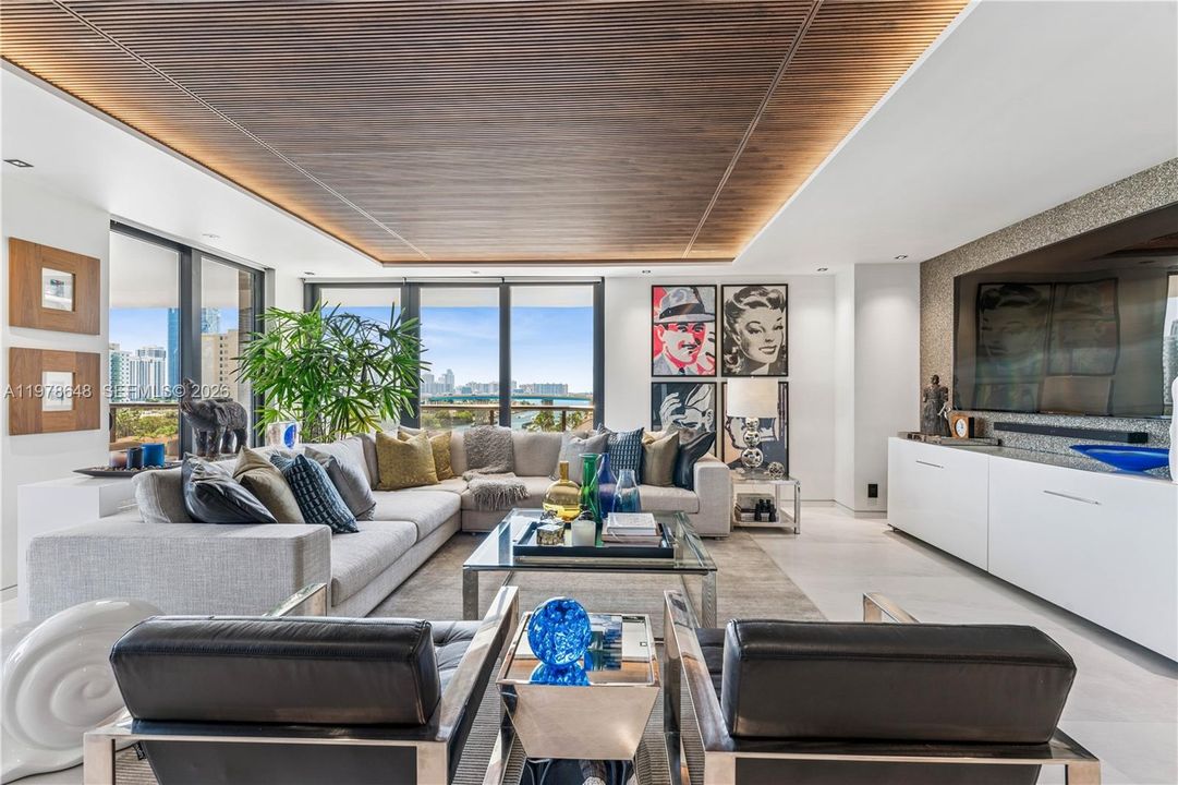 Active With Contract: $1,200,000 (2 beds, 2 baths, 1901 Square Feet)
