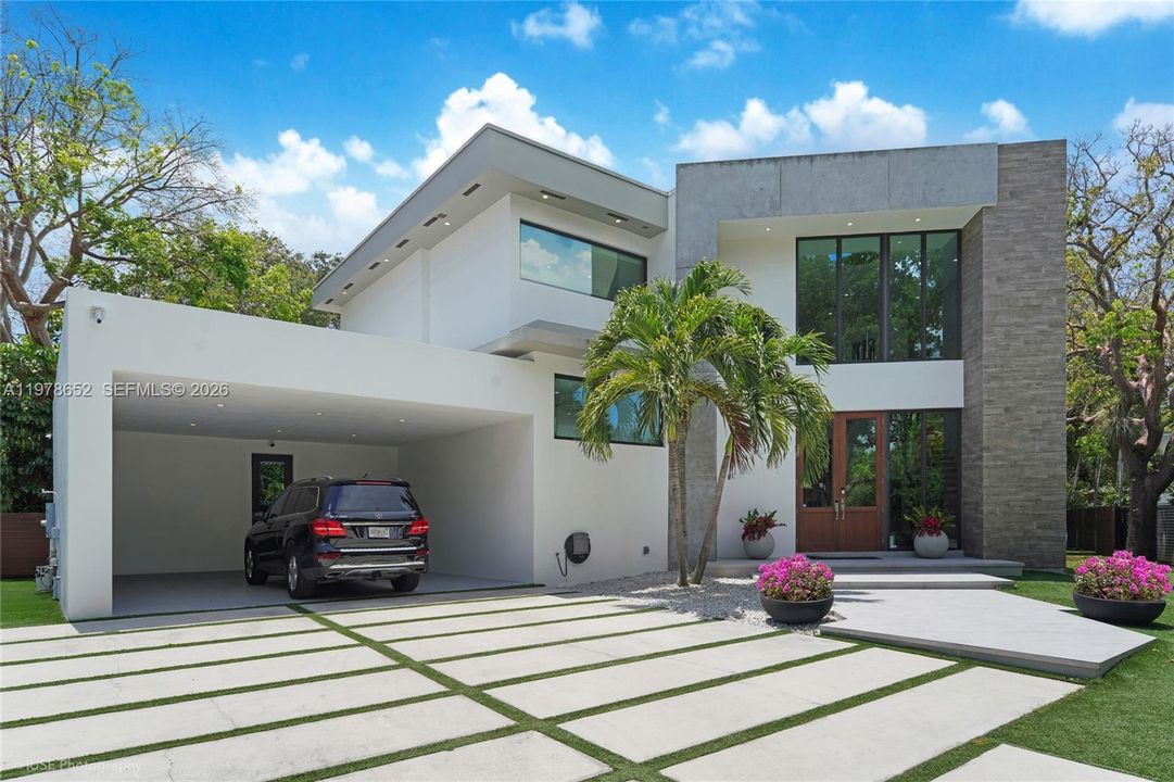 For Rent: $39,000 (5 beds, 5 baths, 4955 Square Feet)