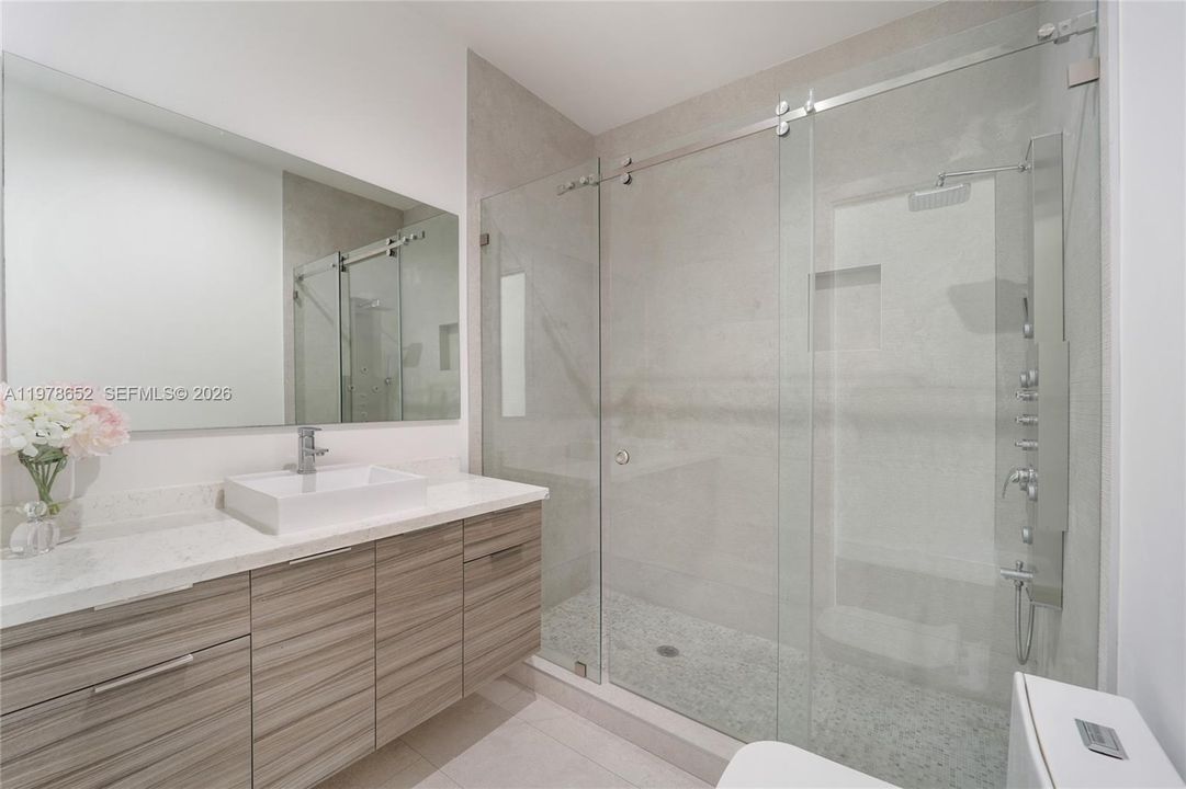For Rent: $39,000 (5 beds, 5 baths, 4955 Square Feet)