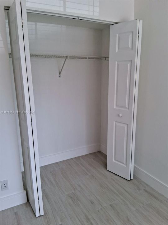 Под контрактом: $2,425 (2 спален, 2 ванн, 1150 Квадратных фут)
