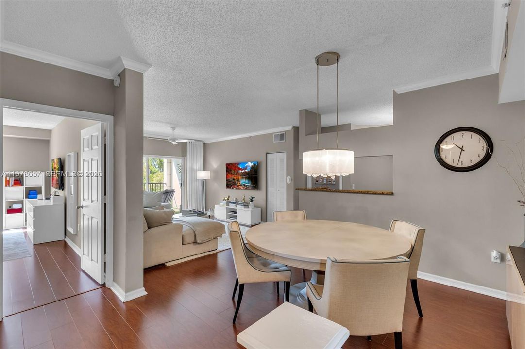 В аренду: $2,900 (2 спален, 2 ванн, 1131 Квадратных фут)