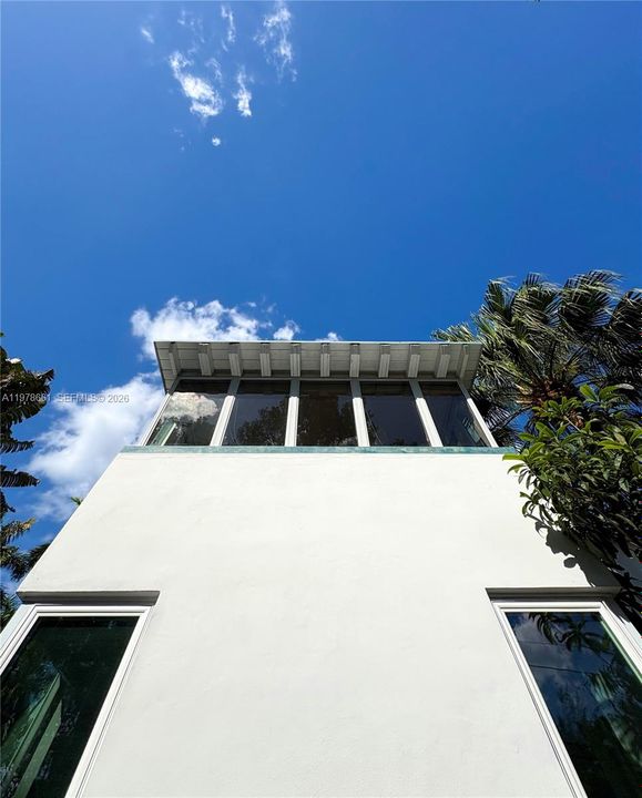 Vendido Recientemente: $2,295,000 (4 camas, 4 baños, 2304 Pies cuadrados)