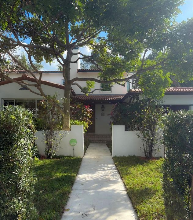 Vendido Recientemente: $2,295,000 (4 camas, 4 baños, 2304 Pies cuadrados)