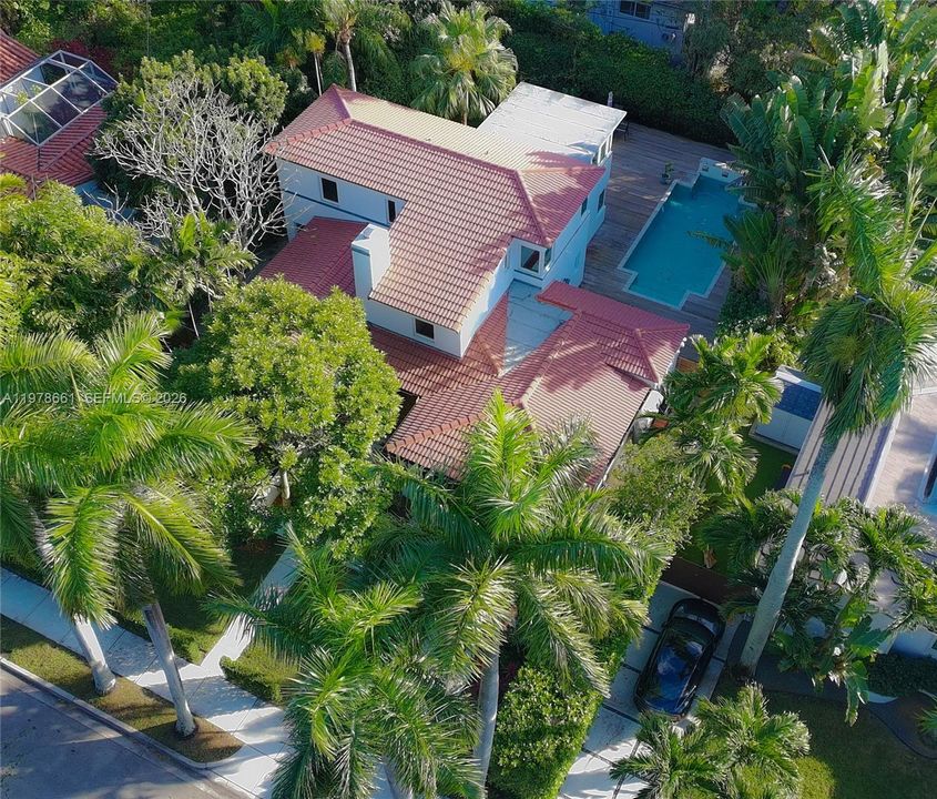 Vendido Recientemente: $2,295,000 (4 camas, 4 baños, 2304 Pies cuadrados)