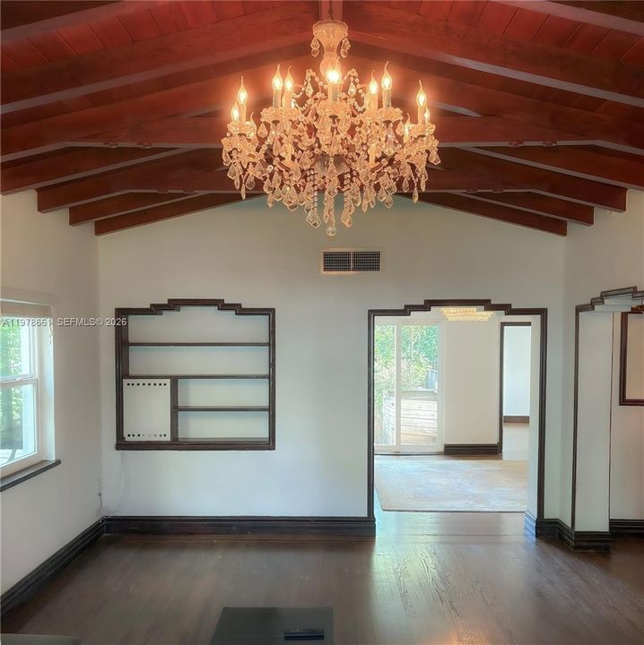 Vendido Recientemente: $2,295,000 (4 camas, 4 baños, 2304 Pies cuadrados)