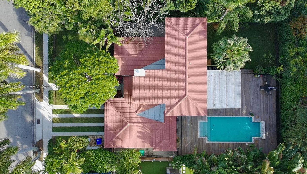 Vendido Recientemente: $2,295,000 (4 camas, 4 baños, 2304 Pies cuadrados)