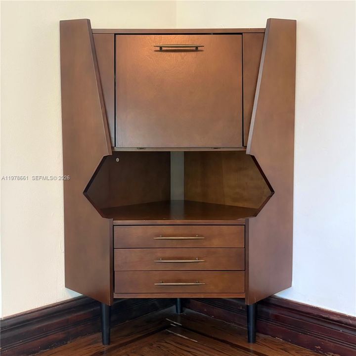 Vendido Recientemente: $2,295,000 (4 camas, 4 baños, 2304 Pies cuadrados)