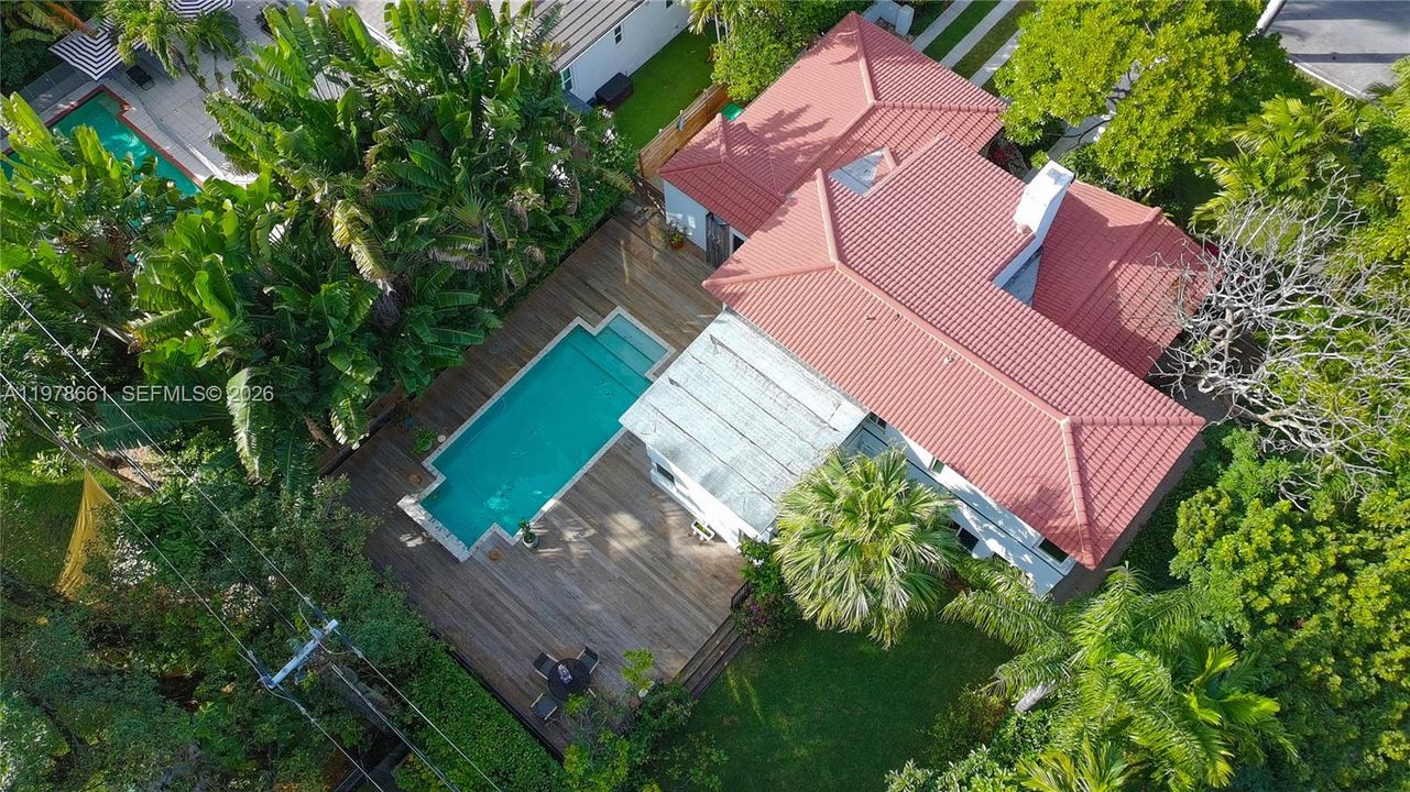 Vendido Recientemente: $2,295,000 (4 camas, 4 baños, 2304 Pies cuadrados)