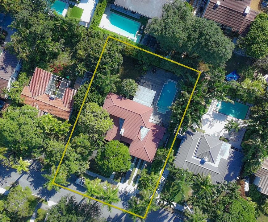 Vendido Recientemente: $2,295,000 (4 camas, 4 baños, 2304 Pies cuadrados)