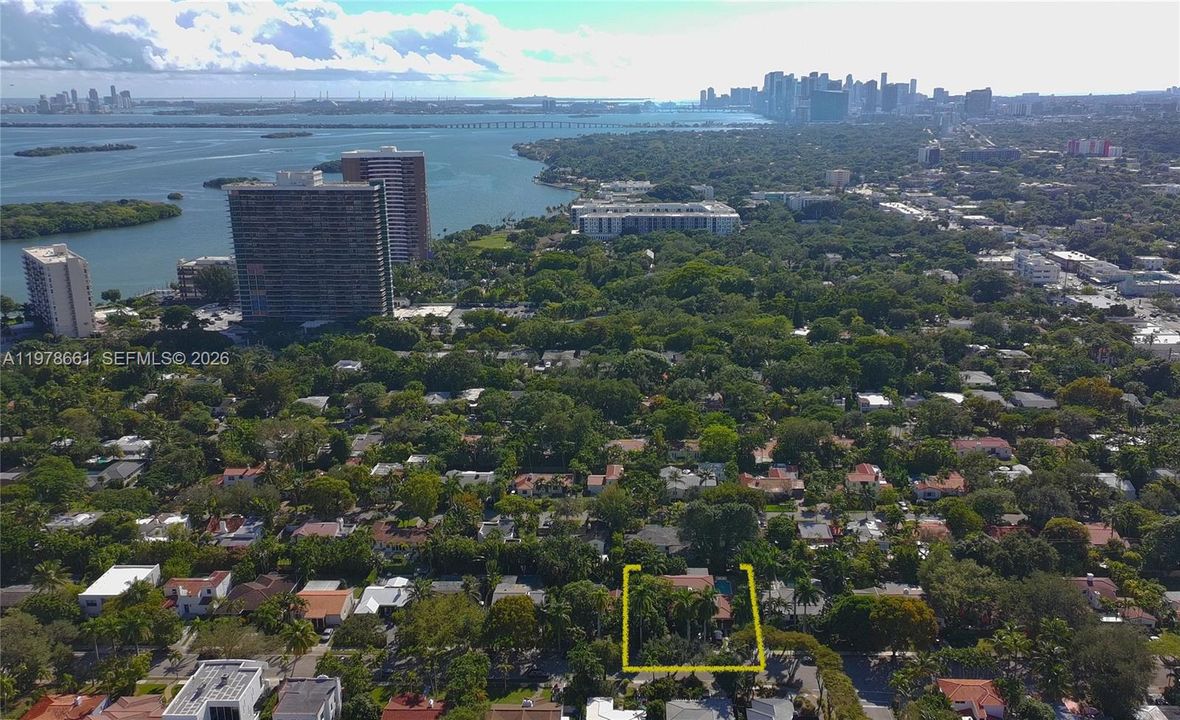 Vendido Recientemente: $2,295,000 (4 camas, 4 baños, 2304 Pies cuadrados)