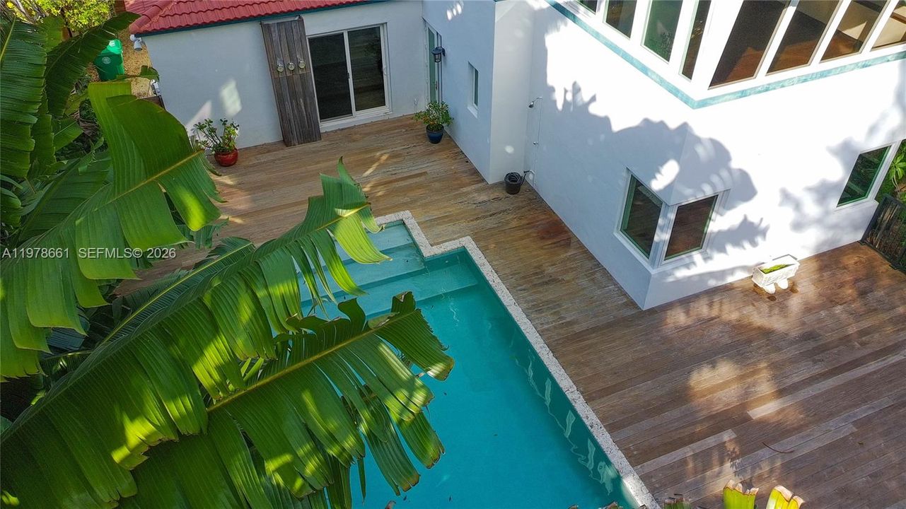 Vendido Recientemente: $2,295,000 (4 camas, 4 baños, 2304 Pies cuadrados)