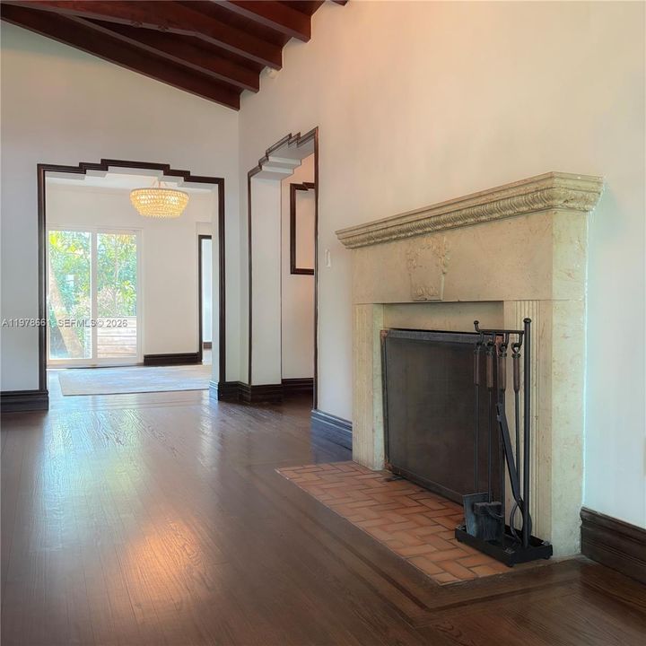 Vendido Recientemente: $2,295,000 (4 camas, 4 baños, 2304 Pies cuadrados)