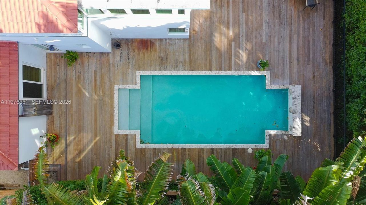 Vendido Recientemente: $2,295,000 (4 camas, 4 baños, 2304 Pies cuadrados)