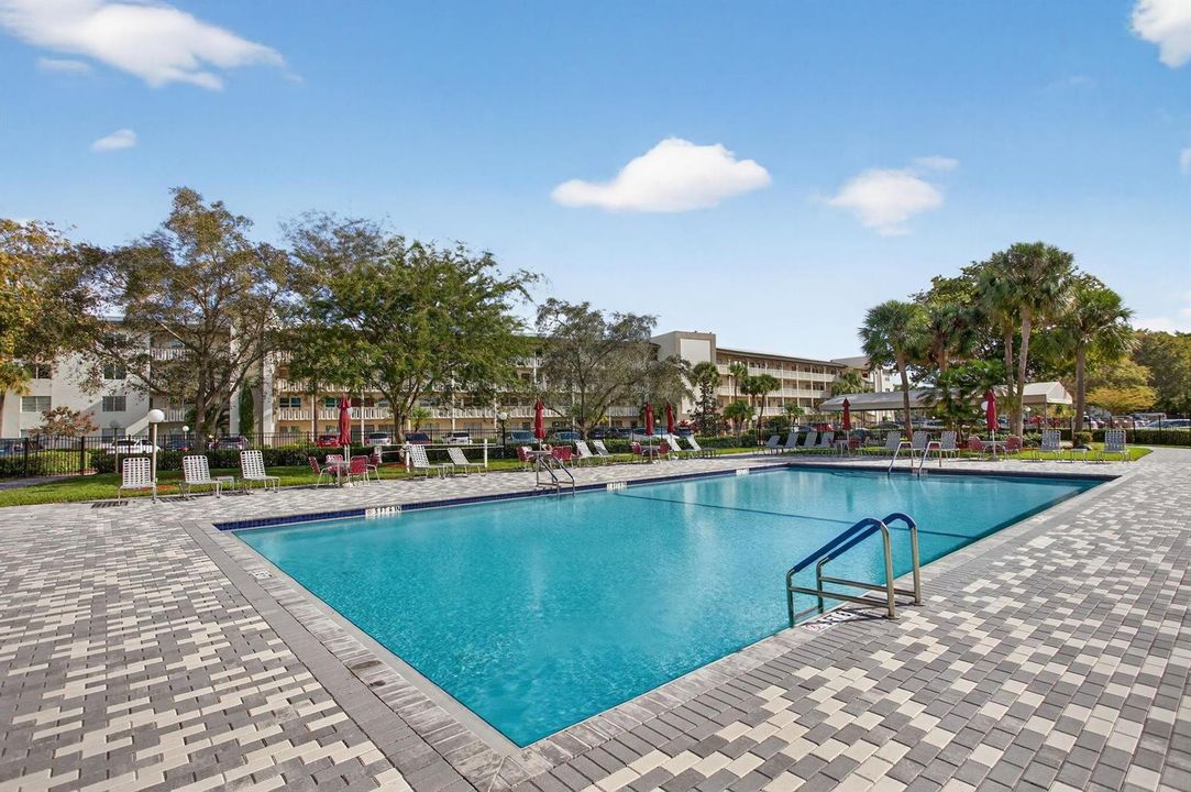 ACTIVE BIMINI POOL INFRONT OF YOUR BLDG.