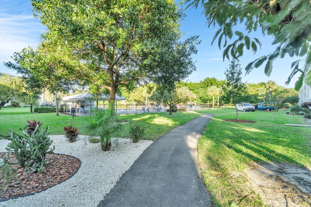 2505 Antigua Cir E3-22
