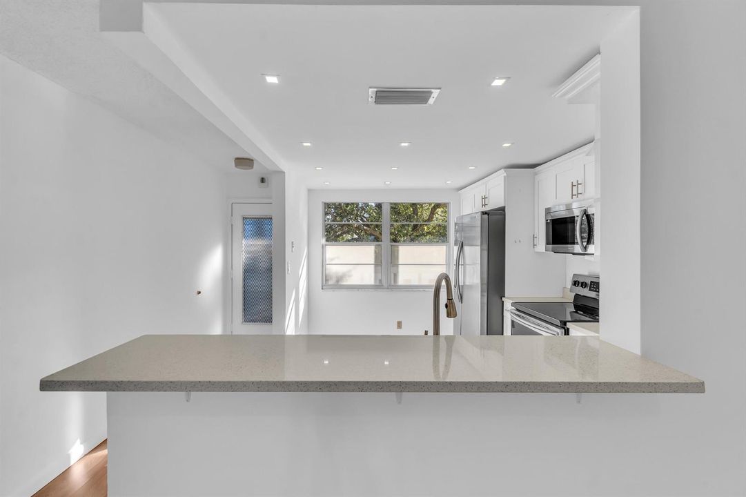 2505 Antigua Cir E3-7