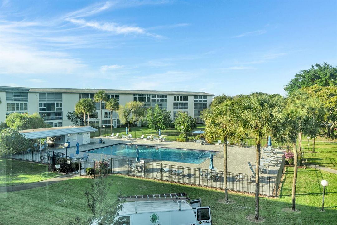 2505 Antigua Cir E3-10