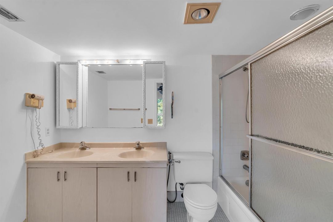 2505 Antigua Cir E3-19