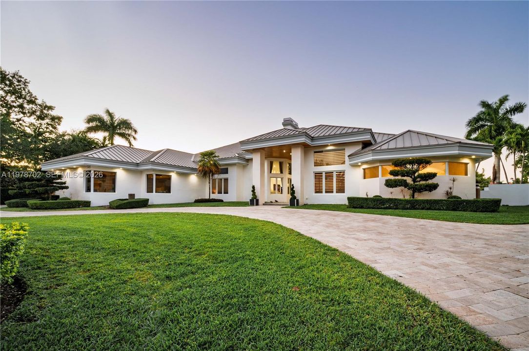 Activo con contrato: $3,999,999 (5 camas, 5 baños, 6636 Pies cuadrados)