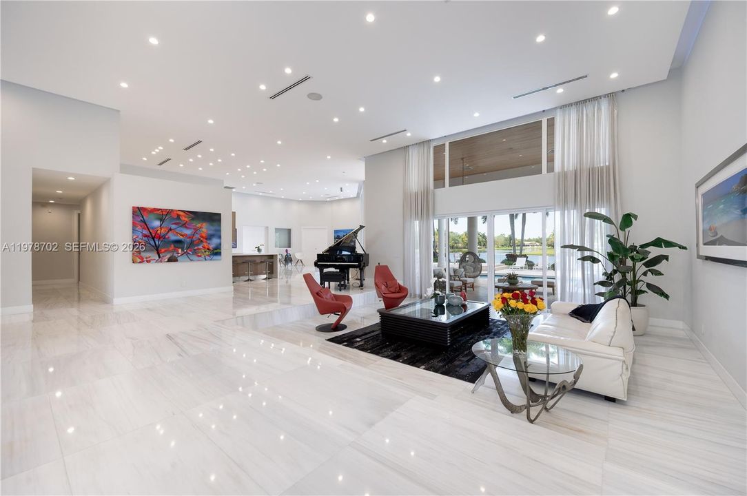 Activo con contrato: $3,999,999 (5 camas, 5 baños, 6636 Pies cuadrados)