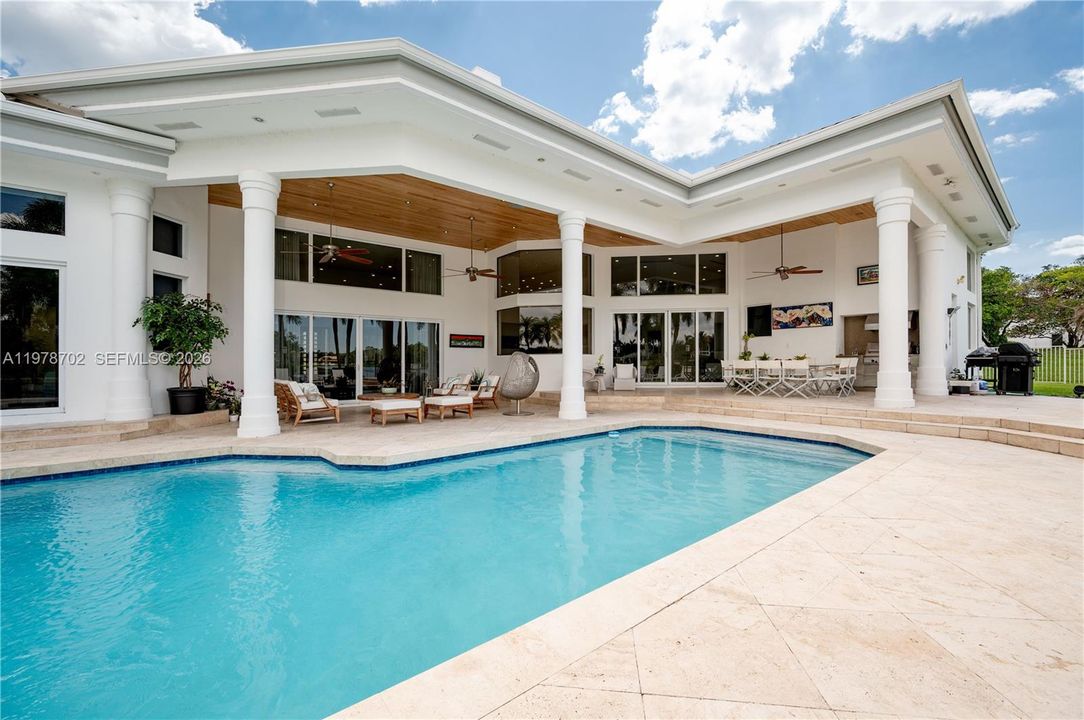 Activo con contrato: $3,999,999 (5 camas, 5 baños, 6636 Pies cuadrados)