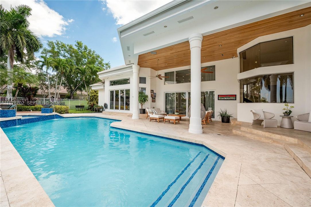 Activo con contrato: $3,999,999 (5 camas, 5 baños, 6636 Pies cuadrados)