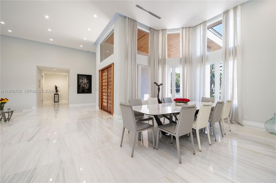 Activo con contrato: $3,999,999 (5 camas, 5 baños, 6636 Pies cuadrados)