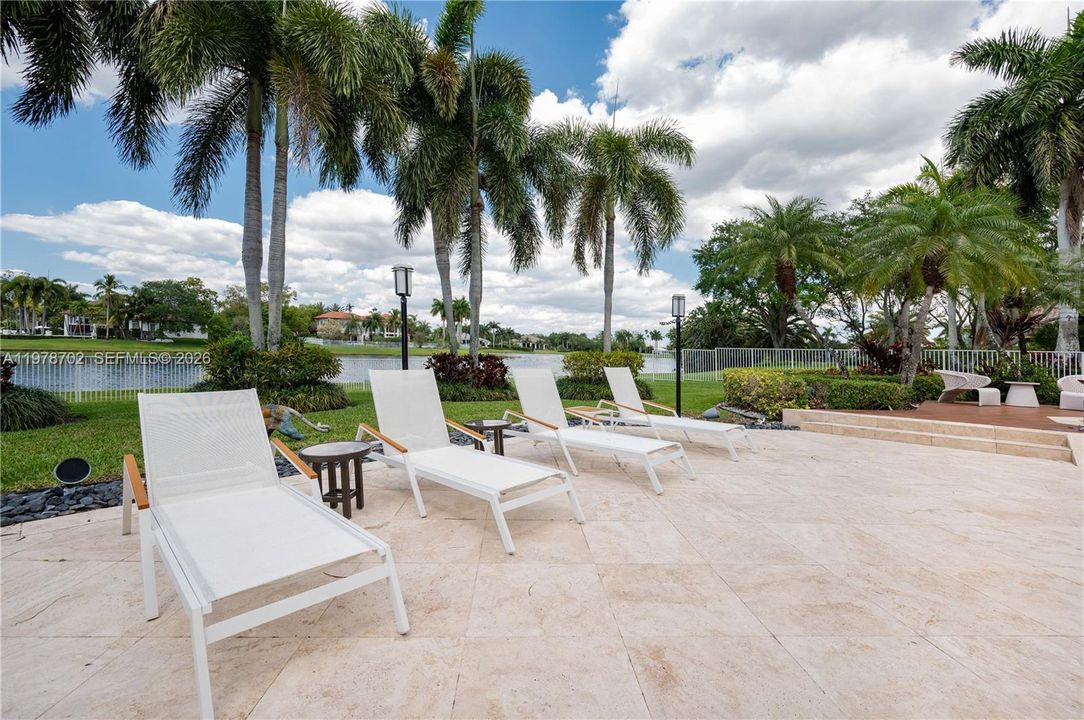 Activo con contrato: $3,999,999 (5 camas, 5 baños, 6636 Pies cuadrados)