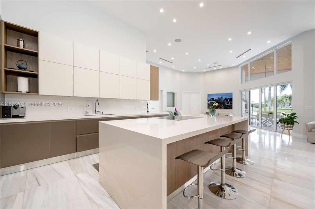 Activo con contrato: $3,999,999 (5 camas, 5 baños, 6636 Pies cuadrados)