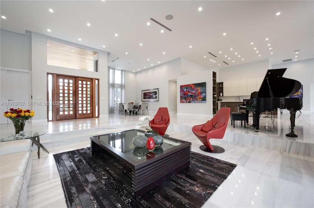 Activo con contrato: $3,999,999 (5 camas, 5 baños, 6636 Pies cuadrados)
