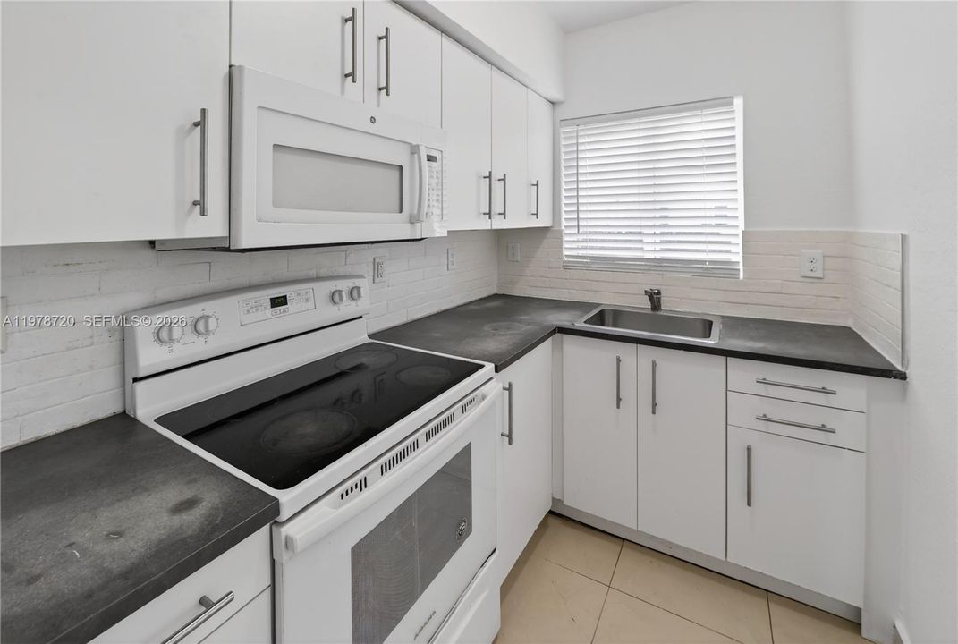 На продажу: $260,000 (4 спален, 3 ванн, 1660 Квадратных фут)
