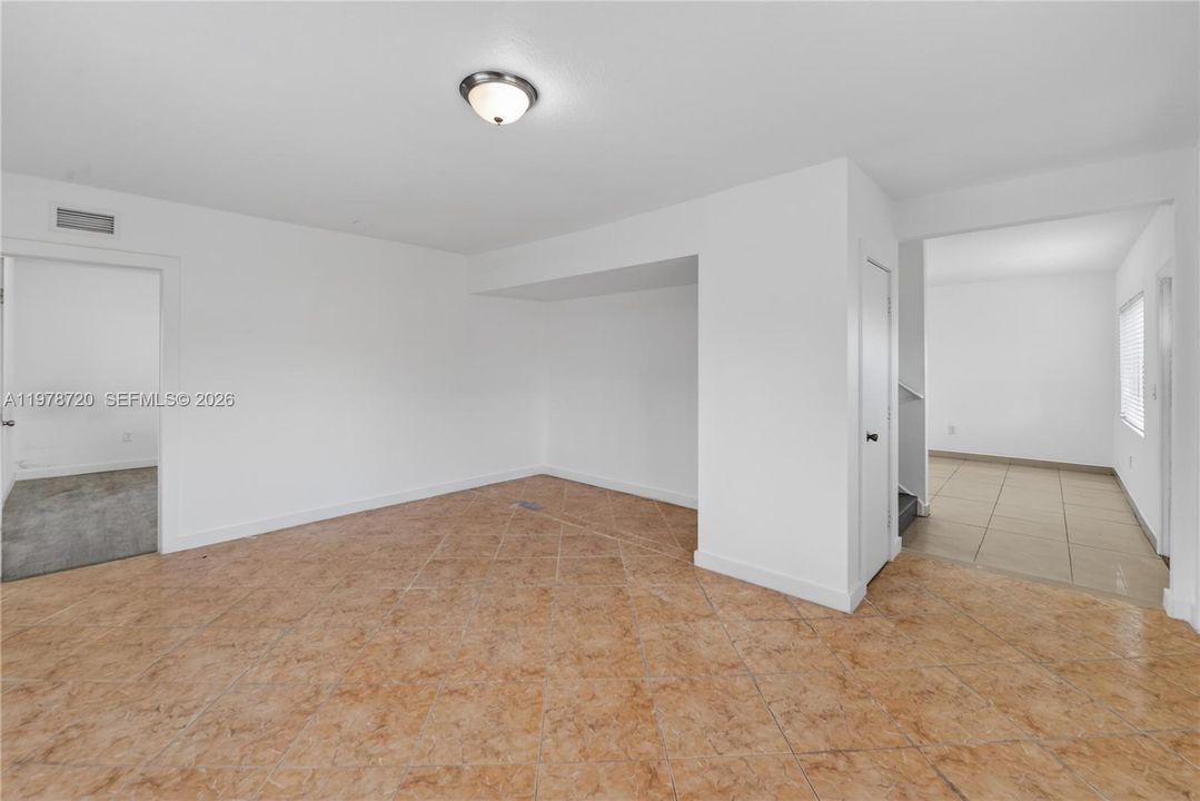 На продажу: $260,000 (4 спален, 3 ванн, 1660 Квадратных фут)
