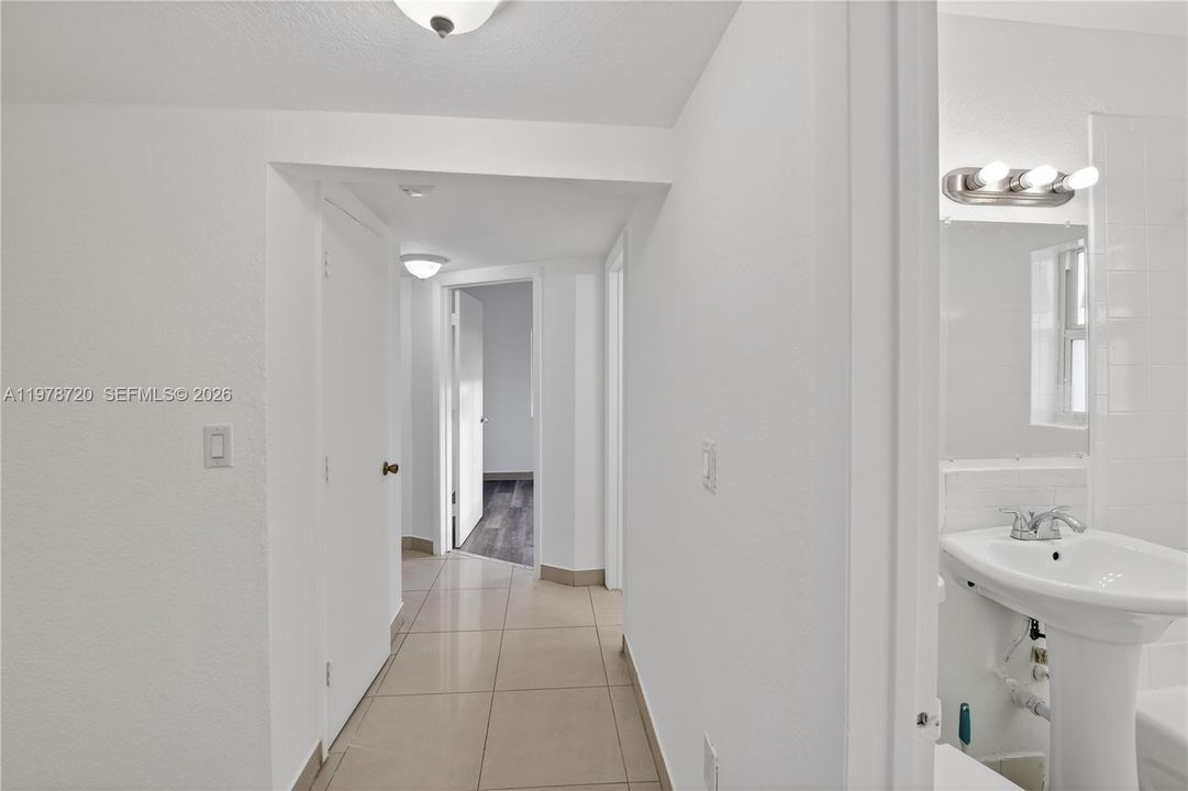 На продажу: $260,000 (4 спален, 3 ванн, 1660 Квадратных фут)