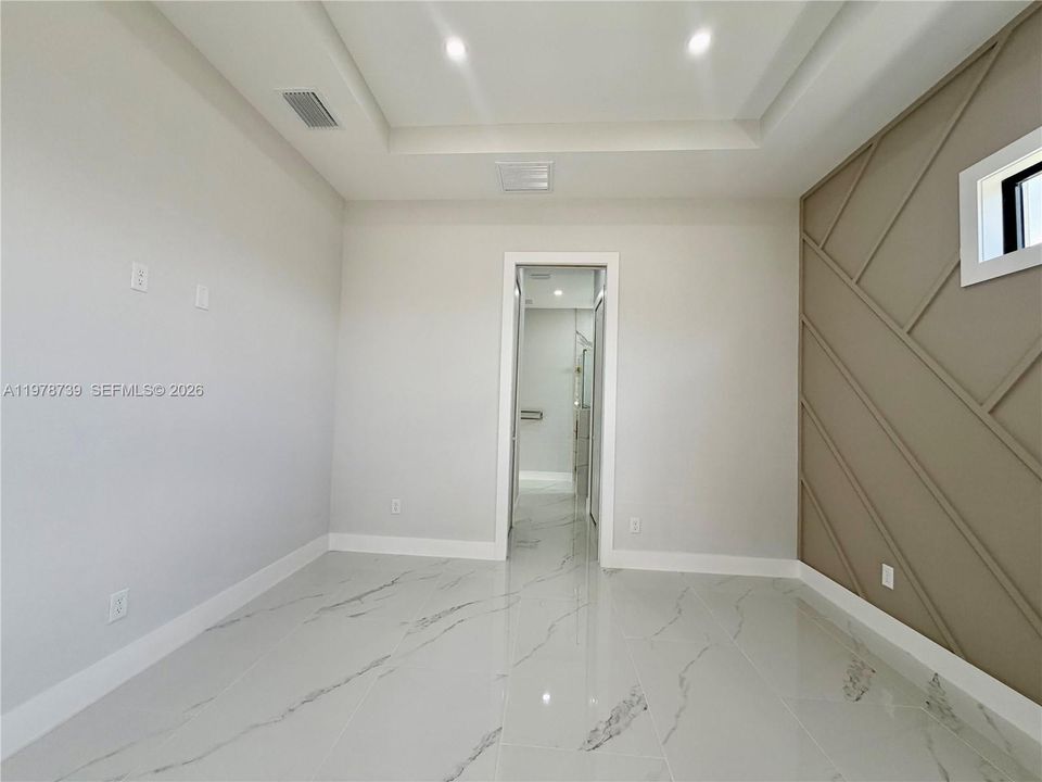 Недавно продано: $379,000 (4 спален, 2 ванн, 1715 Квадратных фут)